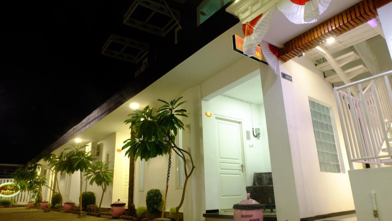 Sultan Guesthouse Tulungagung Exterior photo